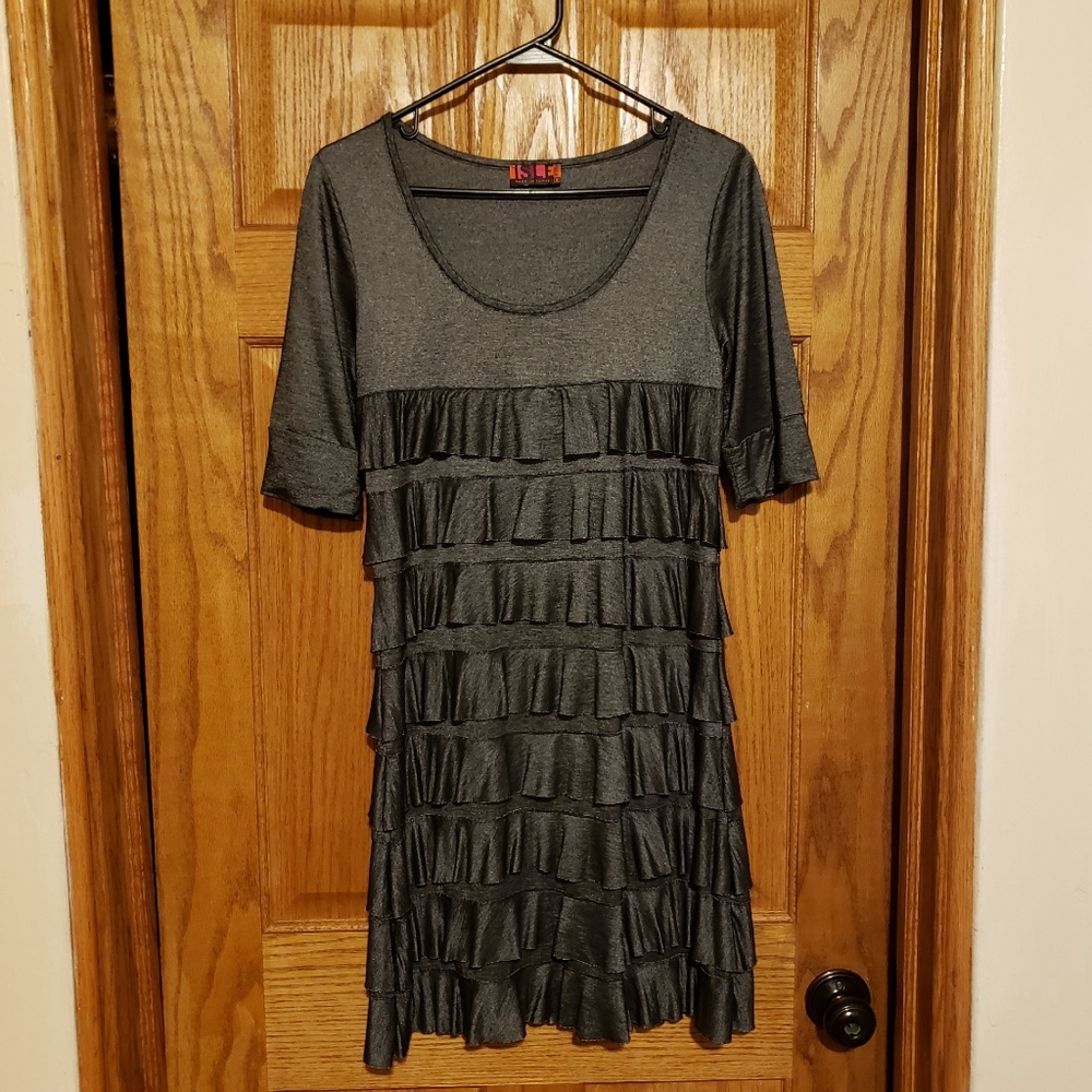 Isle Apparel Ruffle Dress .Sz Small .